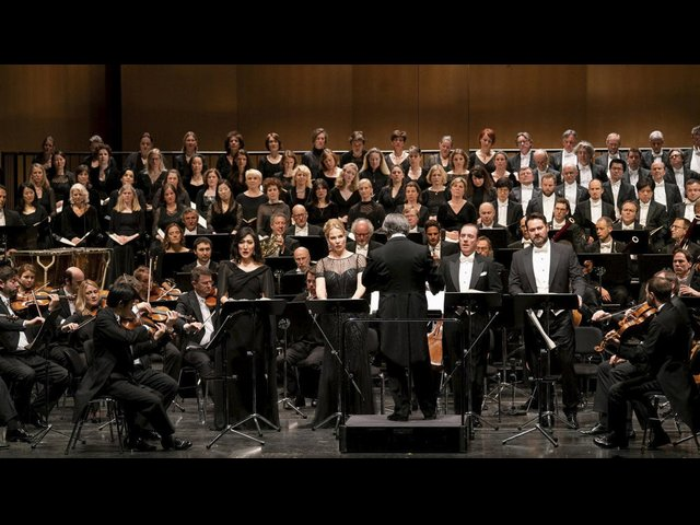 Riccardo Muti dirigerer: Giuseppe Verdis Requiem