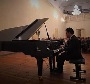 Roberto Giordano plays Brahms and Beethoven
