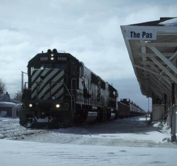 En tren por el mundo desde cielo: De Canadá hacia la aurora boreal