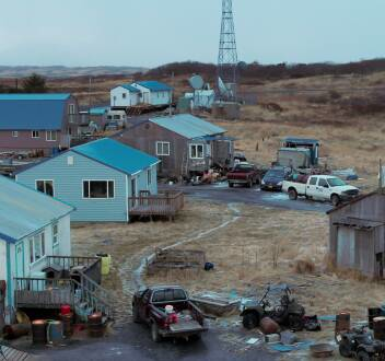 Los primeros habitantes de Alaska: Una aldea es necesaria