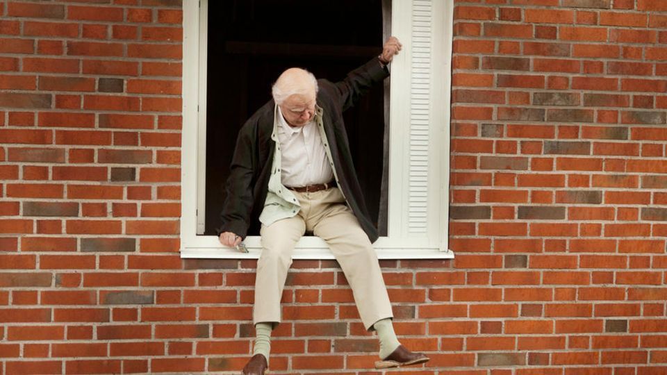 Den hundredårige der kravlede ud af vinduet og forsvandt