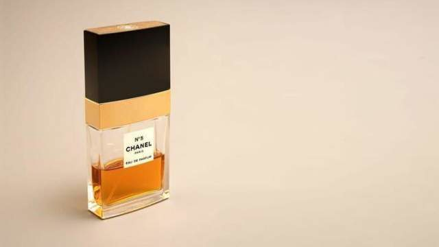 Chanel No. 5, the Legendary Perfume (Chanel No. 5, the Legendary Perfume), History, France, 2017