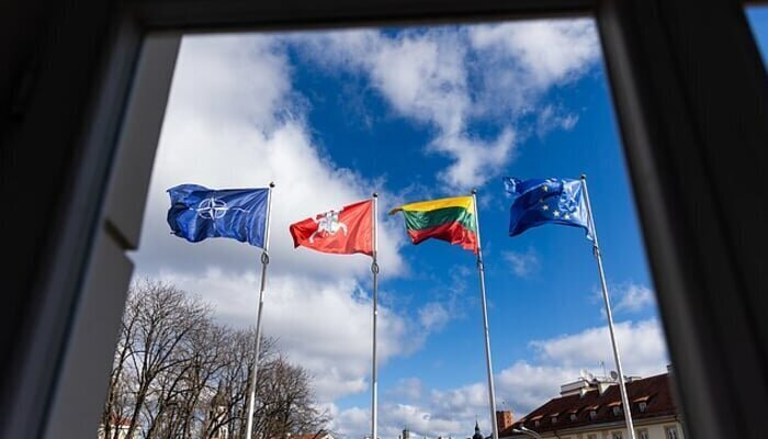 Lietuvos ir NATO vėliavų pakėlimo šventė S. Daukanto aikštėje