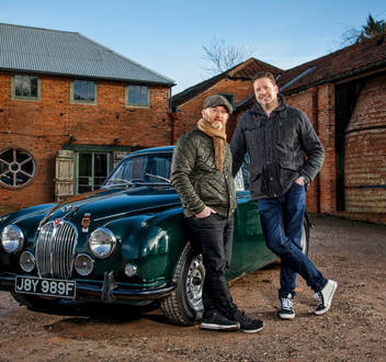 Maestros de la Restauración: coches clásicos: Morris Minor Traveller y Maserati Ghibli