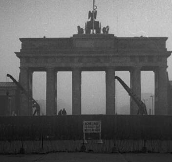 Los cien días: La caída del muro de Berlín (1989)